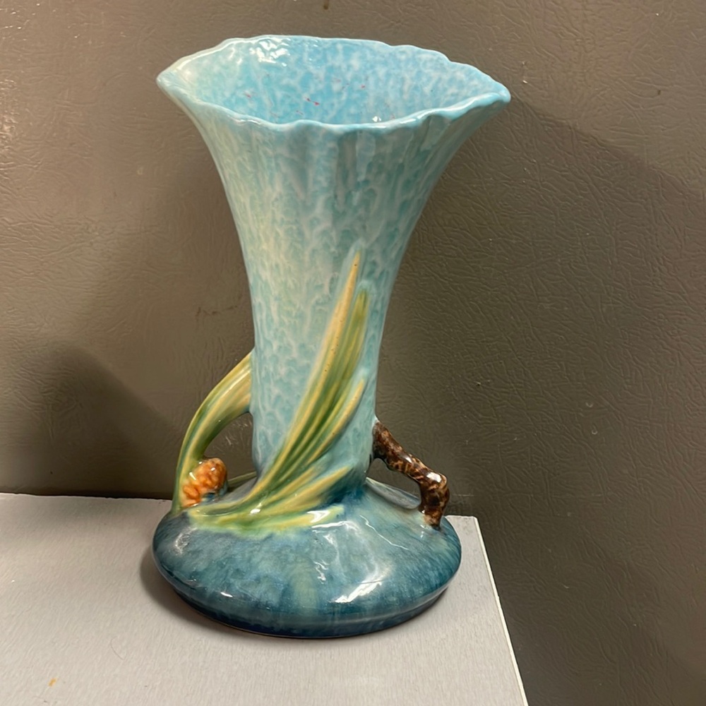 Roseville 1940 wine craft pine one pottery vase